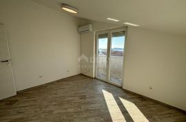 ZADAR, TURANJ - potkrovni stan sa okućnicom, Sveti Filip I Jakov, Flat