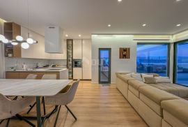 OPATIJA, CENTAR - ekskluzivni penthouse s pogledom, bazenom i garažom, Opatija, Daire