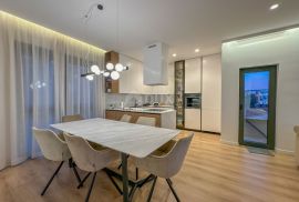 OPATIJA, CENTAR - ekskluzivni penthouse s pogledom, bazenom i garažom, Opatija, Daire