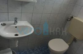 Otok Krk, Šilo, kuća s pet apartmana u blizini mora, Dobrinj, House