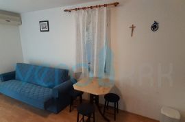 Otok Krk, Šilo, kuća s pet apartmana u blizini mora, Dobrinj, House