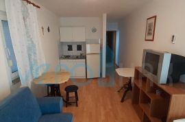 Otok Krk, Šilo, kuća s pet apartmana u blizini mora, Dobrinj, House