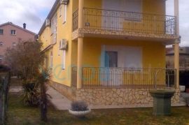 Otok Krk, Šilo, kuća s pet apartmana u blizini mora, Dobrinj, House