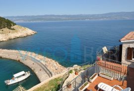 Vrbnik, otok Krk, unikatna kuća na stijeni iznad mora, Vrbnik, House