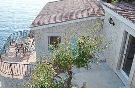 Vrbnik, otok Krk, unikatna kuća na stijeni iznad mora, Vrbnik, House