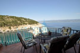 Vrbnik, otok Krk, unikatna kuća na stijeni iznad mora, Vrbnik, House