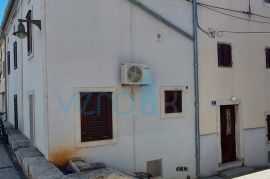 Omišalj, stara jezgra, renovirana kamena kuća, 140m2, prodaja, Omišalj, House