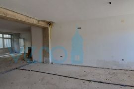 Omišalj, centar, poslovni prostor 146 m2 na traženoj lokaciji, prodaja/najam, Omišalj, Εμπορικά ακίνητα