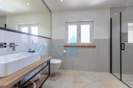 Grad Krk, Mediteranska villa s bazenom na top lokaciji, prodaja, Krk, Famiglia