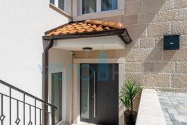 Grad Krk, Mediteranska villa s bazenom na top lokaciji, prodaja, Krk, Famiglia