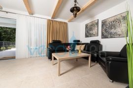 Grad Krk, Mediteranska villa s bazenom na top lokaciji, prodaja, Krk, Famiglia