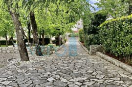 Otok Krk, Malinska, Osebujna villa s parkom i bazenom na odličnoj lokaciji, prodaja, Malinska-Dubašnica, Casa