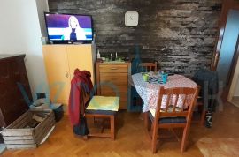 Otok Krk, grad Krk, dvojna kuća sa tri apartmana na 400m od mora, Krk, House