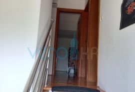 Krk, grad, stan 84m2 sa okućnicom, pogled na more, prodaja, Krk, Appartement