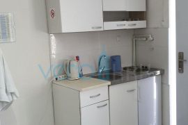 Crikvenica, centar - samostojeća renovirana kuća, 50 m od mora, prodaja, Crikvenica, Ev