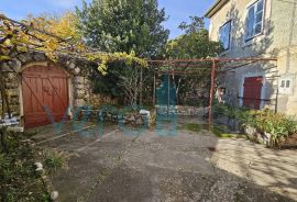 Crikvenica, Bribir- imanje sa 2 kuće i parcelom od 1778m2, prodaja, Vinodolska Općina, House