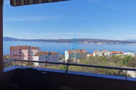 Crikvenica - novija zgrada, tri spavaće sobe, pogled, balkon, prodaja, Crikvenica, شقة