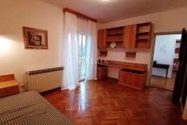 OPATIJA, OKOLICA- Obiteljska kuća s dva stana na parceli od 1800 m2, Kastav, Maison