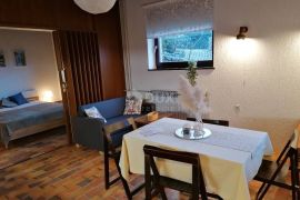 OPATIJA, OKOLICA- Obiteljska kuća s dva stana na parceli od 1800 m2, Kastav, Maison