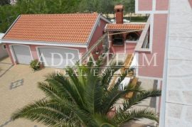 APARTMANSKA VILA S BAZENOM I POGLEDOM NA MORE, ZADAR, Zadar, Casa