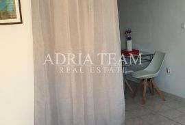 APARTMANSKA KUĆA U 1.REDU DO MORA, Nin, Casa