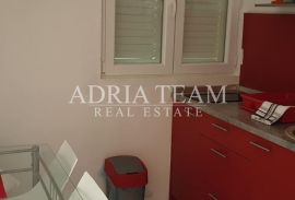 APARTMANSKA KUĆA U 1.REDU DO MORA, Nin, Casa