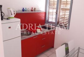 APARTMANSKA KUĆA U 1.REDU DO MORA, Nin, Casa