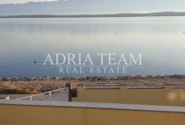 APARTMANSKA KUĆA U 1.REDU DO MORA, Nin, Casa