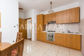 APARTMANSKA KUĆA SA BAZENOM, Okrug, Дом