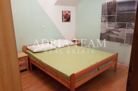 APARTMANSKA KUĆA S 4 APARTMANA, 80 M OD MORA, VIR, Vir, Σπίτι