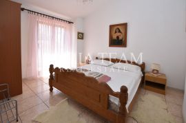 APARTMANSKA KUĆA, 150 M OD MORA, PAG, Pag, بيت