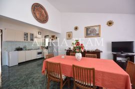 APARTMANSKA KUĆA, 150 M OD MORA, PAG, Pag, بيت