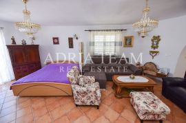 APARTMANSKA KUĆA, 150 M OD MORA, PAG, Pag, بيت