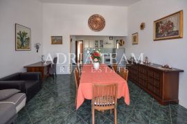 APARTMANSKA KUĆA, 150 M OD MORA, PAG, Pag, بيت