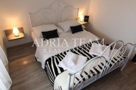 APARTMANSKA KUĆA S 7 APARTMANA, PRIVLAKA, Privlaka, Maison