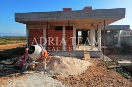 LUKSUZNA VILA S BAZENOM U SRCU PRIRODE, ZADAR - ZEMUNIK, Zemunik Donji, Casa