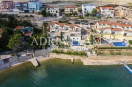 VILA S BAZENOM UZ MORE, PRVI RED DO MORA, PAG - VIDALIĆI, Novalja, بيت