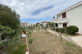 APARTMANSKA KUĆA S 6 APARTMANA, 70 M OD MORA, PAG - POVLJANA, Povljana, Casa