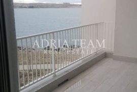 APARTMAN S POGLEDOM NA MORE, 10 m OD PLAŽE! AKCIJA! POVLJANA - PAG, VRUĆA PONUDA!, Povljana, Appartment