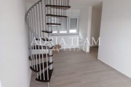 APARTMAN S POGLEDOM NA MORE, 10 m OD PLAŽE! AKCIJA! POVLJANA - PAG, VRUĆA PONUDA!, Povljana, Appartment