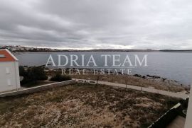 APARTMAN S POGLEDOM NA MORE, 10 m OD PLAŽE! AKCIJA! POVLJANA - PAG, VRUĆA PONUDA!, Povljana, Appartment