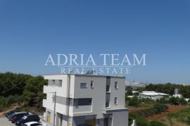 APARTMANSKA KUĆA S POGLEDOM NA MORE, 250 M OD MORA, BIBINJE - ZADAR, Bibinje, Σπίτι