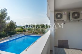 APARTMANSKA KUĆA S POGLEDOM NA MORE, 250 M OD MORA, BIBINJE - ZADAR, Bibinje, Σπίτι