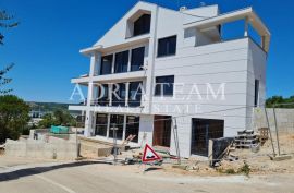 LUKSUZNI APARTMANI S POGLEDOM NA MORE, 150 M OD MORA, PUNAT - KRK, Punat, Apartamento