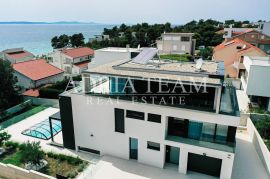 LUKSUZNA VILA S BAZENOM, 50 M OD MORA, PETRČANE - ZADAR, Zadar - Okolica, Maison