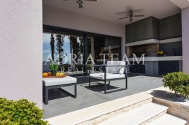 VILA S BAZENOM, 100 M OD MORA, IZVRSNA POZICIJA, PRIVLAKA - ZADAR, Privlaka, Дом