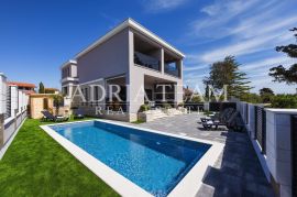 VILA S BAZENOM, 100 M OD MORA, IZVRSNA POZICIJA, PRIVLAKA - ZADAR, Privlaka, Дом