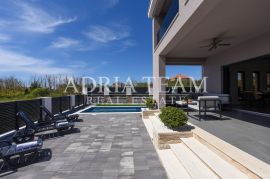 VILA S BAZENOM, 100 M OD MORA, IZVRSNA POZICIJA, PRIVLAKA - ZADAR, Privlaka, Дом