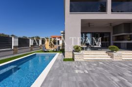 VILA S BAZENOM, 100 M OD MORA, IZVRSNA POZICIJA, PRIVLAKA - ZADAR, Privlaka, Дом