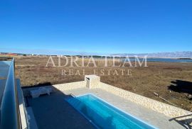 VILA S BAZENOM, 200 M OD MORA! PRIVLAKA - ZADAR, Privlaka, Haus